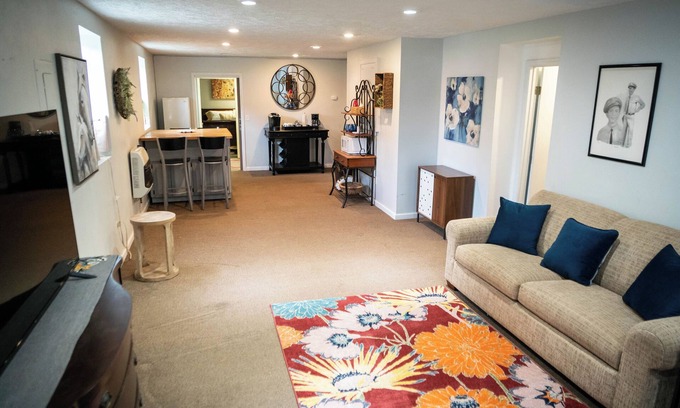 Pilot Mountain Apartment | 1-bedroom apartment, sleeps 4, in lovely Pilot Mountain-walk to Main st! Unit 2