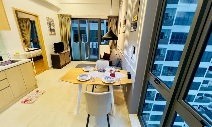 Kuala Lumpur City Centre House | 1-bedroom apartment with balcony in Kuala Lumpur with AC, fitness room, WiFi