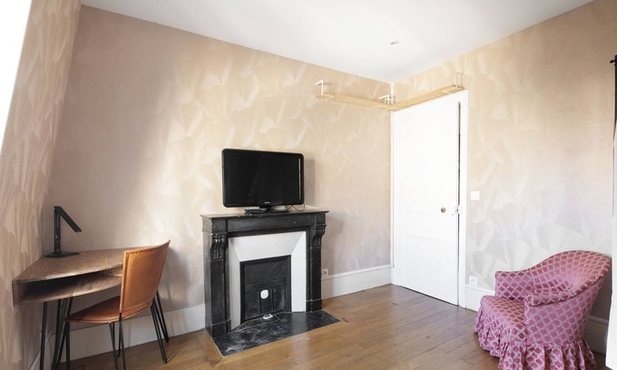 Quartier de l'Ecole-Militaire Apartment | 1 Bedroom Apartment Avenue de Saxe