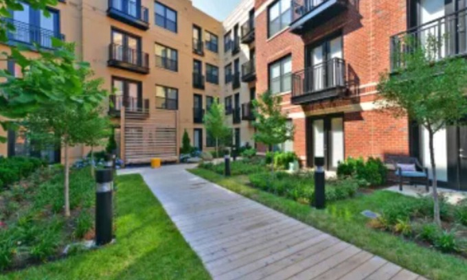 Radnor - Fort Myer Heights Apartment | 1-bedroom apartment in a prime location with parking included and mins. to DC