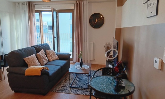 Pierrefitte-sur-Seine Apartment | 1 Bedroom Apartment in Stains
