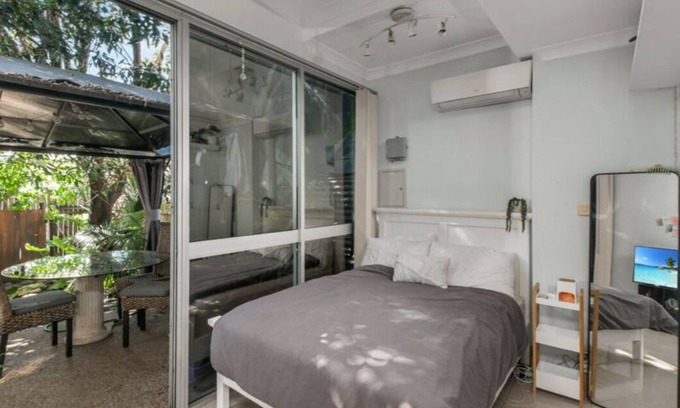 Portsmith Apartment | 1 Bedroom Apartment, Private Courtyard.