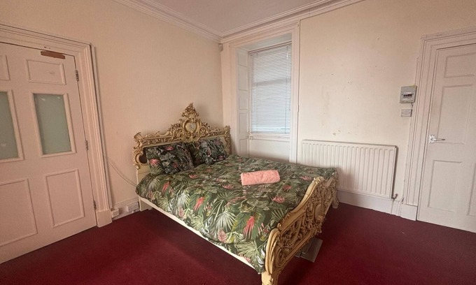 Douglas House | 1-Bedroom Apartment with Sea View – Sleeps 4 – Douglas