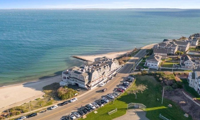 Falmouth Heights Condo | 1 Bedroom Beachfront Falmouth Condo RPAM052