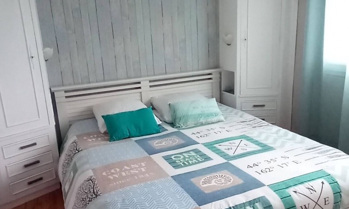 Calvaire Saint-Pierre Bed & Breakfast | 1 Bedroom Bed & breakfast in Caen
