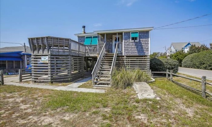 Nags Head House | 1 bedroom classic Nags Head cottage! Right across the street from the beach!