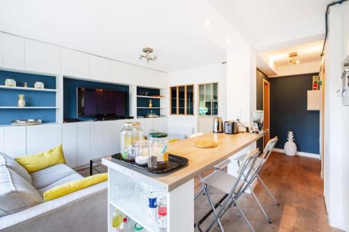 Saint - Michel Apartment | 1 bedroom/clim/wifi, St Michel station