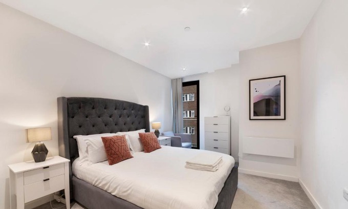 Tower Hill Apartment | 1 Bedroom Close to Tower Hill