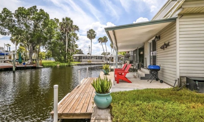 Homosassa Cottage | 1-bedroom cottage and private boat dock on deepwater canal close to the springs