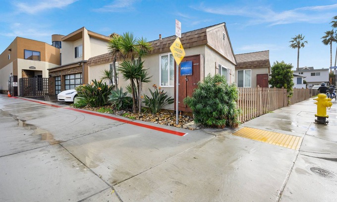 Mission Beach House | 🌊 1 bedroom cottage steps to the bay and ocean!❤️🏖🏄