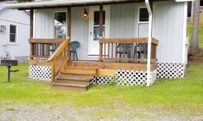 Cooperstown - Otsego Lake Cottage | 1 Bedroom cottage that sleeps 4 only 7 miles from Cooperstown on Otsego Lake