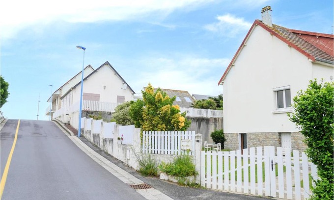 Pirou Apartment | 1 Bedroom Cozy Apartment In Pirou