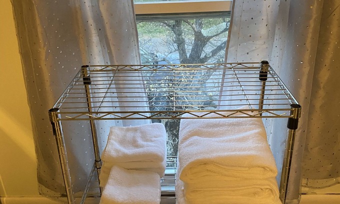 Jefferson City Cottage | 1 bedroom cozy cottage loft with free parking on premises