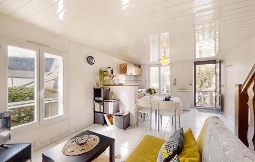 Josselin House | 1 Bedroom Cozy Home In Josselin