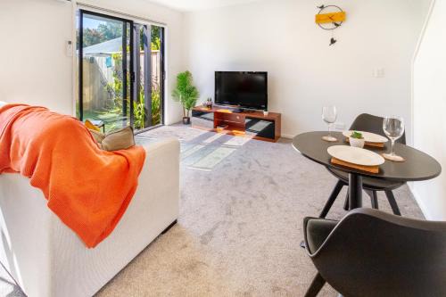 Addington Apartment | 1 Bedroom Gem with Hagley Park at your doorstep