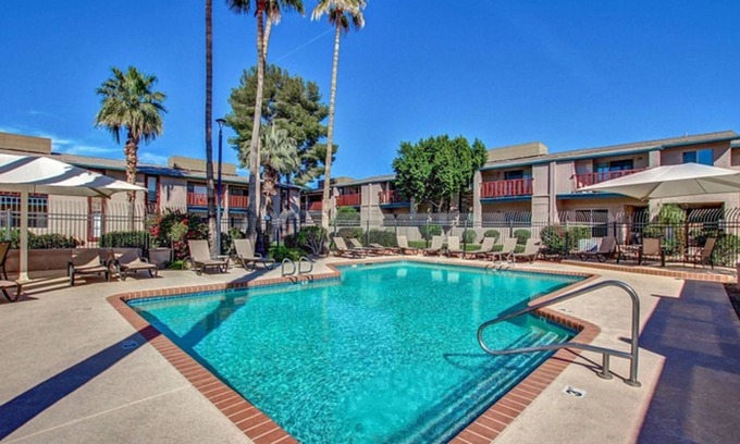South Scottsdale Condo | 1 Bedroom (King), 800 Ft2 On Second Floor W/Balcony Overlooking Heated Pool.