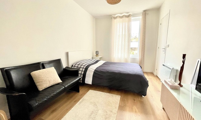 Issy-les-Moulineaux House | 1 Bedroom Private vacation home in Issy-les-Moulineaux