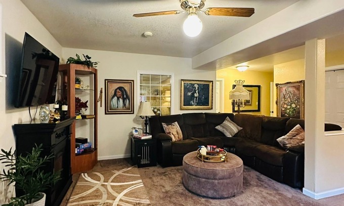 Graham House | 1 Bedroom Privately exclusive 1500 ft.² Hot-tub Sauna gym - Make Memories