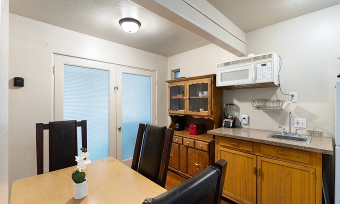 Mesa House | 1 Bedroom | Relaxing Retreat in Great Location