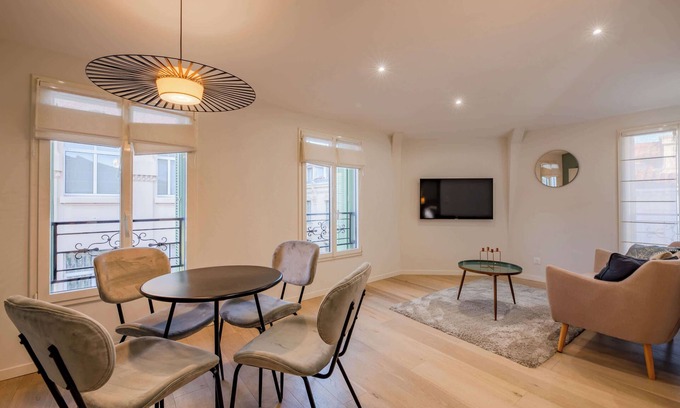 Cannes City Centre House | 1 Bedroom : Scandinavian Urban 4 in city center