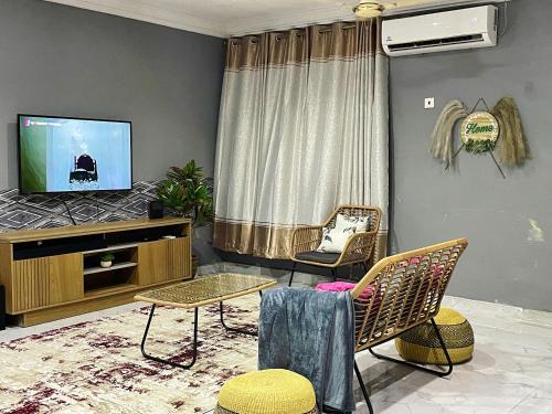Tamale House | 1 Bedroom Sleeps 2 -Free Parking -Children welcome