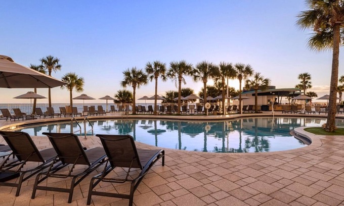 Smith's Memento Resort | 1 Bedroom Suite at Club Wyndham Ocean Walk
