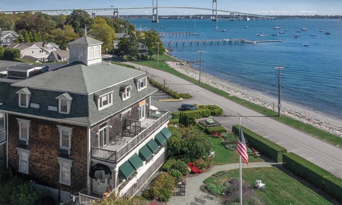 Jamestown Condo | 1 Bedroom Suite, Sleeps 4, w/Kitchenette Overlooking Bay, 10 Min from Newport!