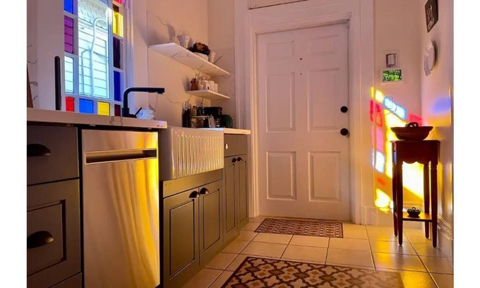 Jingletown Apartment | 1-bedroom Victorian flat just 10 minutes drive to San Francisco Bay. Parking.