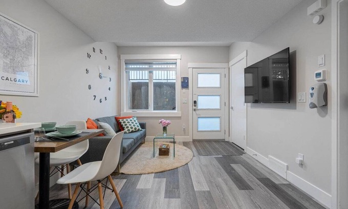 Southwest Calgary Apartment | 1 Bedroom with Sleeper Sofa Sleeps 3! Great Central Location