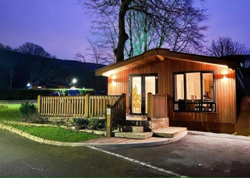 Saddleworth House | 1 Binn Green Lodge