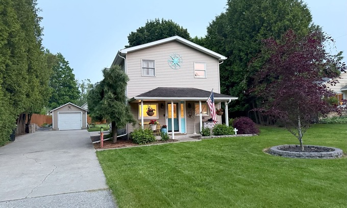 Charlevoix House | 1+ block from Lake Michigan Beach 3 bedroom house in Charlevoix with WiFi and AC
