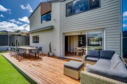 Goolwa Beach House | 1 Bowley Street Goolwa Beach - BYO Linen
