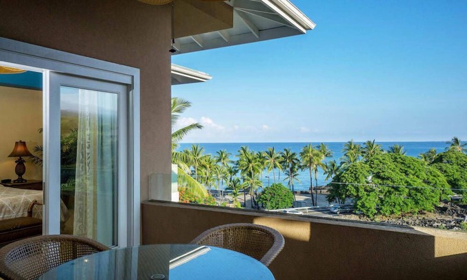 Kahaluu Bay Condo | 1 BR/2 BA Kona Coast Oceanfront Villa w/Private Lanai | Walk to Beach