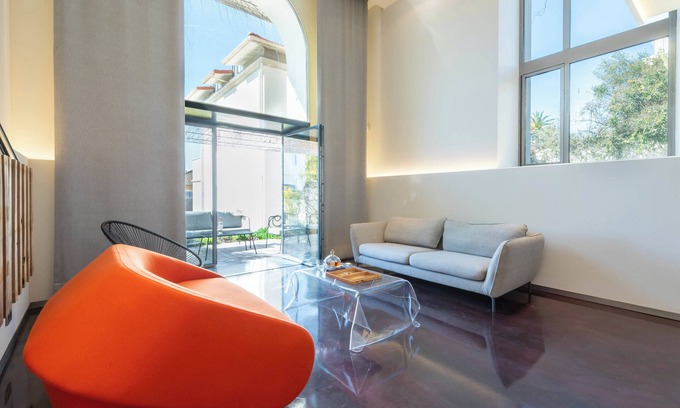 Riou - Petit Juas - Av de Grasse Apartment | 1-Br 75m² Duplex with Pool