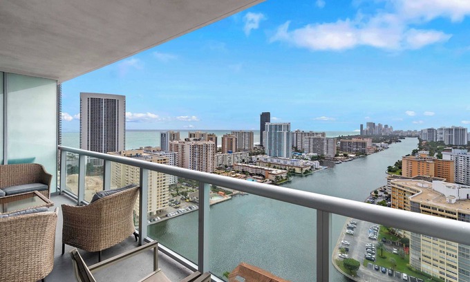 Hallandale Beach Apartment | 1 BR Apartment with Pool & Gym
