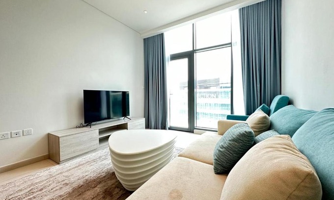 Palm Jumeirah Apartment | 1 BR Beach Access Apartment