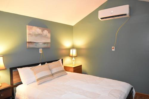 Woodbine Ski Chalet | 1 BR Corbin Cottage - Corbin Arena - Laurel Lake