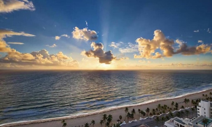 Central Beach Resort | 1 Br Marriott BeachPlace Towers