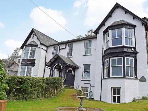 Bowness-on-Windermere House | 1 Brantfield House Bowness
