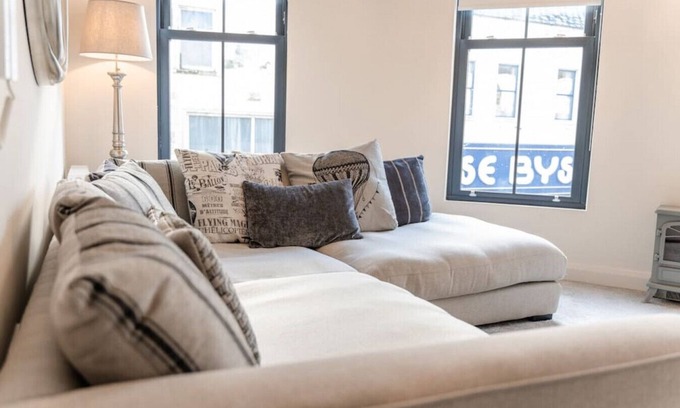 Lisnagunogue Apartment | 1 Bryan Street · Stylish 1-bed newly refurbished modern apartment