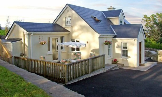 Kilkieran Cottage | 1 CLANCY COTTAGES, family friendly in Kilkieran, County Galway