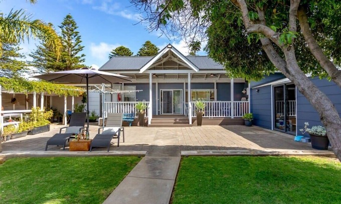 Port Elliot House | 1 Free night when you book 3 at Moet by the Sea 18 Strangways Tce Port Elliot to