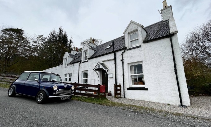 Suladale Cottage | 1 Keepers Cottage, Skeabost Bridge, Isle Of Skye