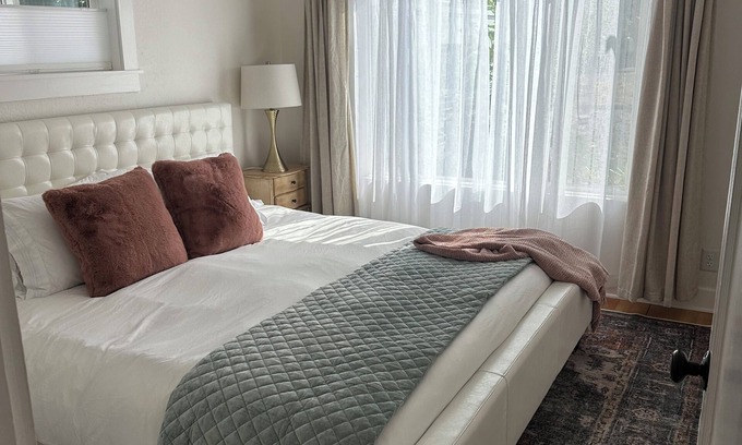 Medford House | 1 king bed 1 queen bed 2 bedroom house with AC, WiFi and washer and dryer