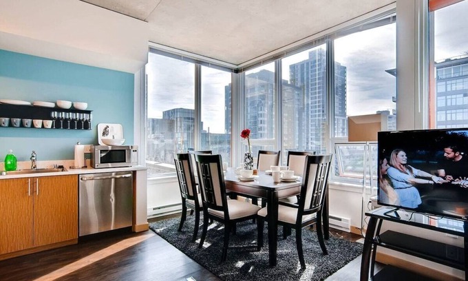 Belltown Apartment | #1 Location/2BR/Across From Space Needle!-VR1