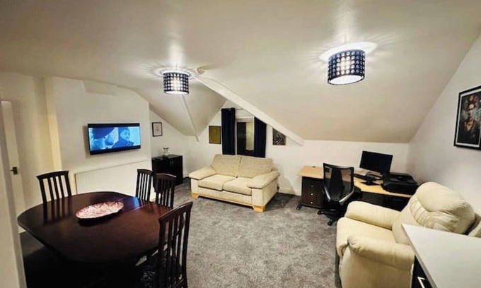 Derby Apartment | 1 Luxe Exec Bedroom Apt Derby