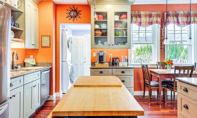 Manchester-by-the-Sea Cottage | 1 Mi to Beach: Manchester-by-the-sea Retreat!