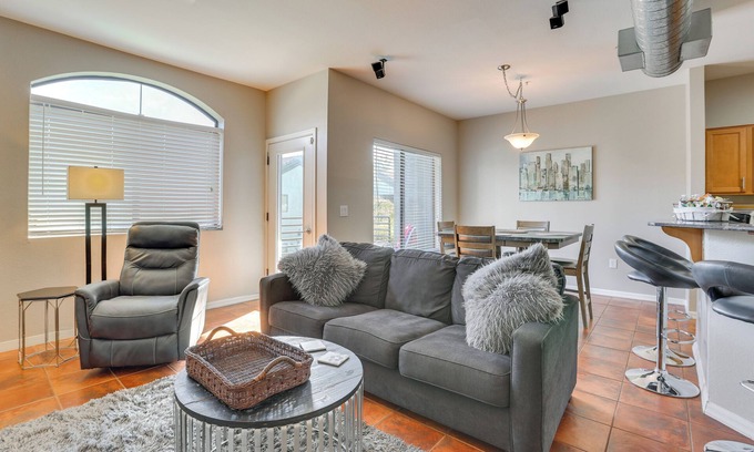 Camelback East Condo | < 1 Mi to Biltmore Fashion Park: Condo w/Pool!