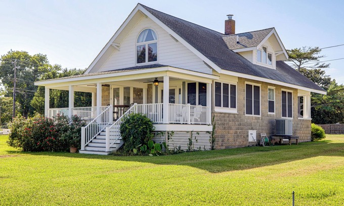 Willis Wharf House | < 1 Mi to Boat Ramp: Coastal Virginia Hideaway
