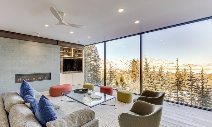Jackson House | 1 Mi to Downtown Jackson: Modern Retreat w/Views